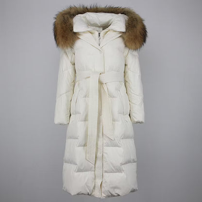 MARY JACKET WHITE från NordicFurs – lyxig vinterjacka i vit med pälskrage