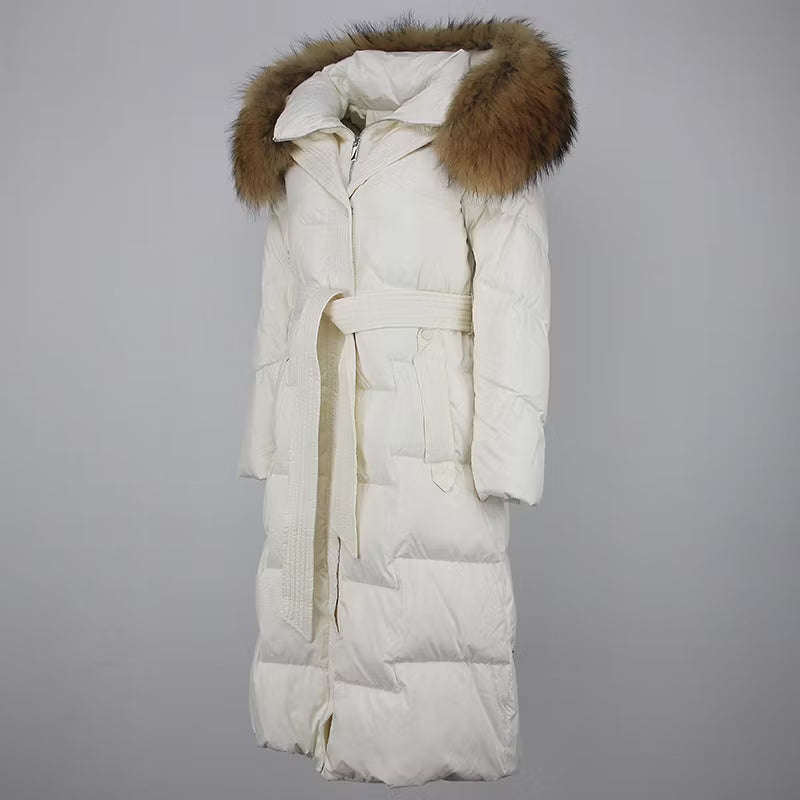 MARY JACKET WHITE från NordicFurs – lyxig vinterjacka i vit med pälskrage