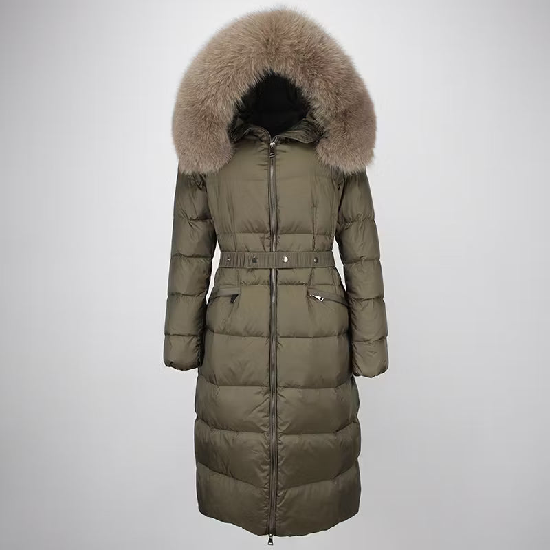 CLAUDIA DARK GREEN från NordicFurs – lyxig vinterjacka i mörkgrön med pälskrage