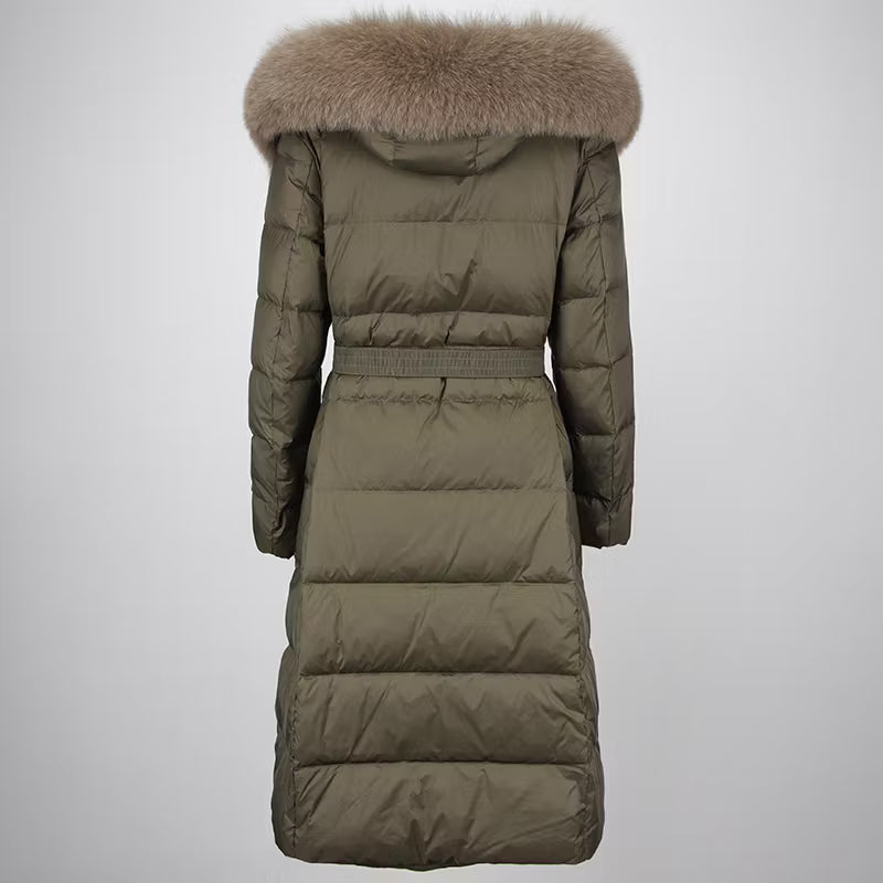 CLAUDIA DARK GREEN från NordicFurs – lyxig vinterjacka i mörkgrön med pälskrage