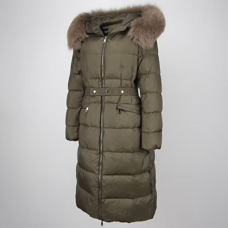 CLAUDIA DARK GREEN från NordicFurs – lyxig vinterjacka i mörkgrön med pälskrage