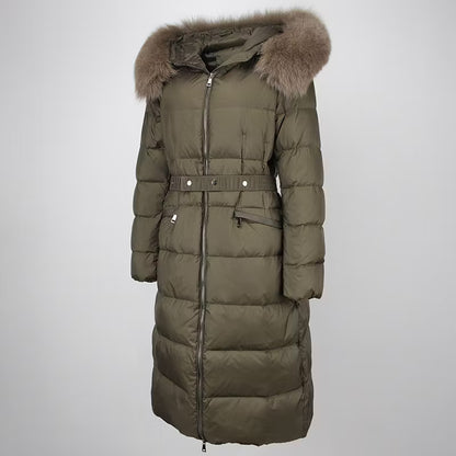 CLAUDIA DARK GREEN från NordicFurs – lyxig vinterjacka i mörkgrön med pälskrage