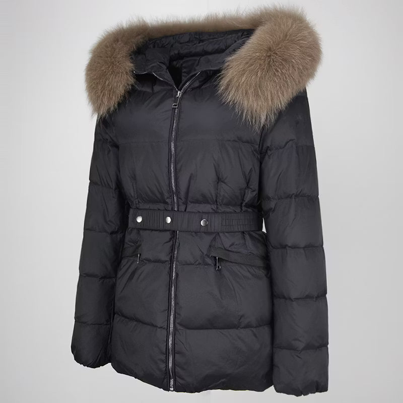 CLAUDIA BLACK SHORT från NordicFurs – lyxig vinterjacka med pälskrage