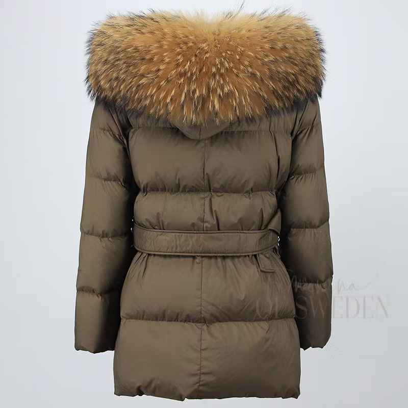 SELMA JACKET KHAKI från NordicFurs – lyxig vinterjacka i khaki med pälskrage