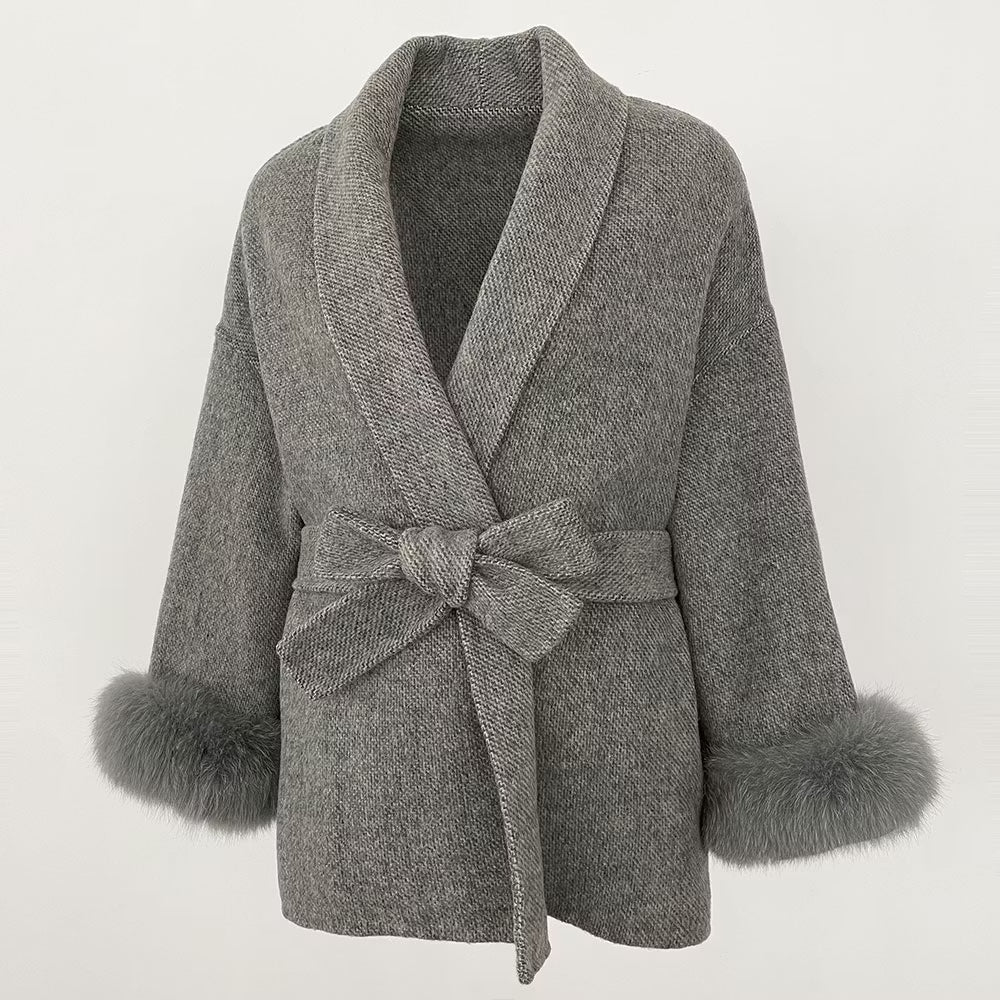 SYDNEY COAT GREY från NordicFurs – lyxig vinterjacka i grå med pälskrage