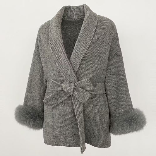 SYDNEY COAT GREY från NordicFurs – lyxig vinterjacka i grå med pälskrage