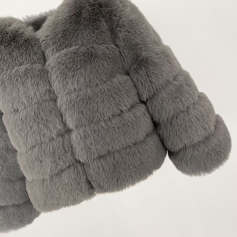 CANNES JACKET FAKE FUR GREY från NordicFurs – lyxig vinterjacka i grå med pälskrage