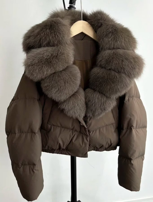 BOMBER JACKET FULL KHAKI från NordicFurs – lyxig vinterjacka i khaki med pälskrage