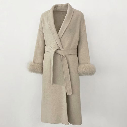 SYDNEY COAT LONG BEIGE från NordicFurs – lyxig vinterjacka i beige med pälskrage