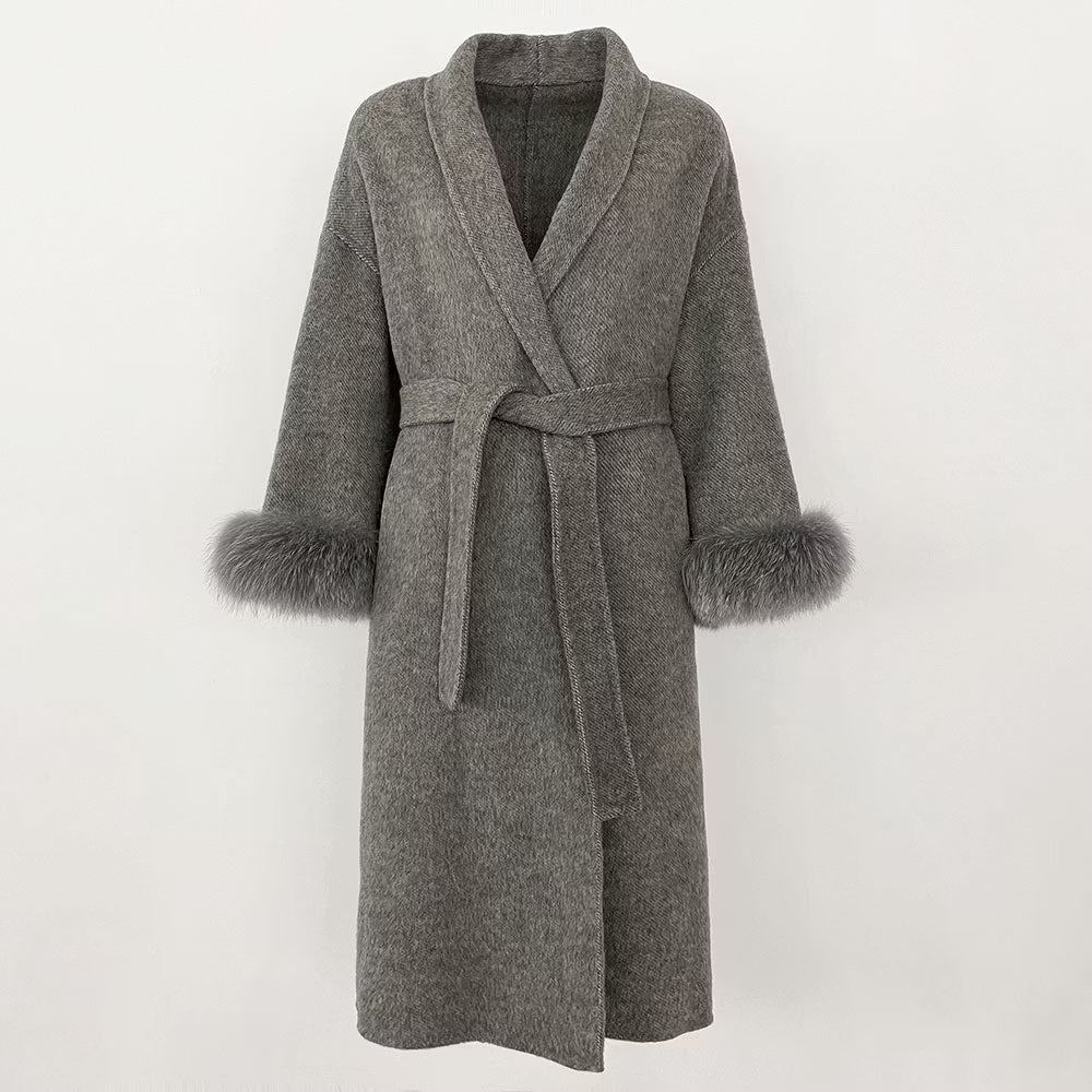 SYDNEY COAT LONG GREY från NordicFurs – lyxig vinterjacka i grå med pälskrage