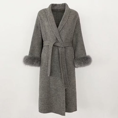 SYDNEY COAT LONG GREY från NordicFurs – lyxig vinterjacka i grå med pälskrage