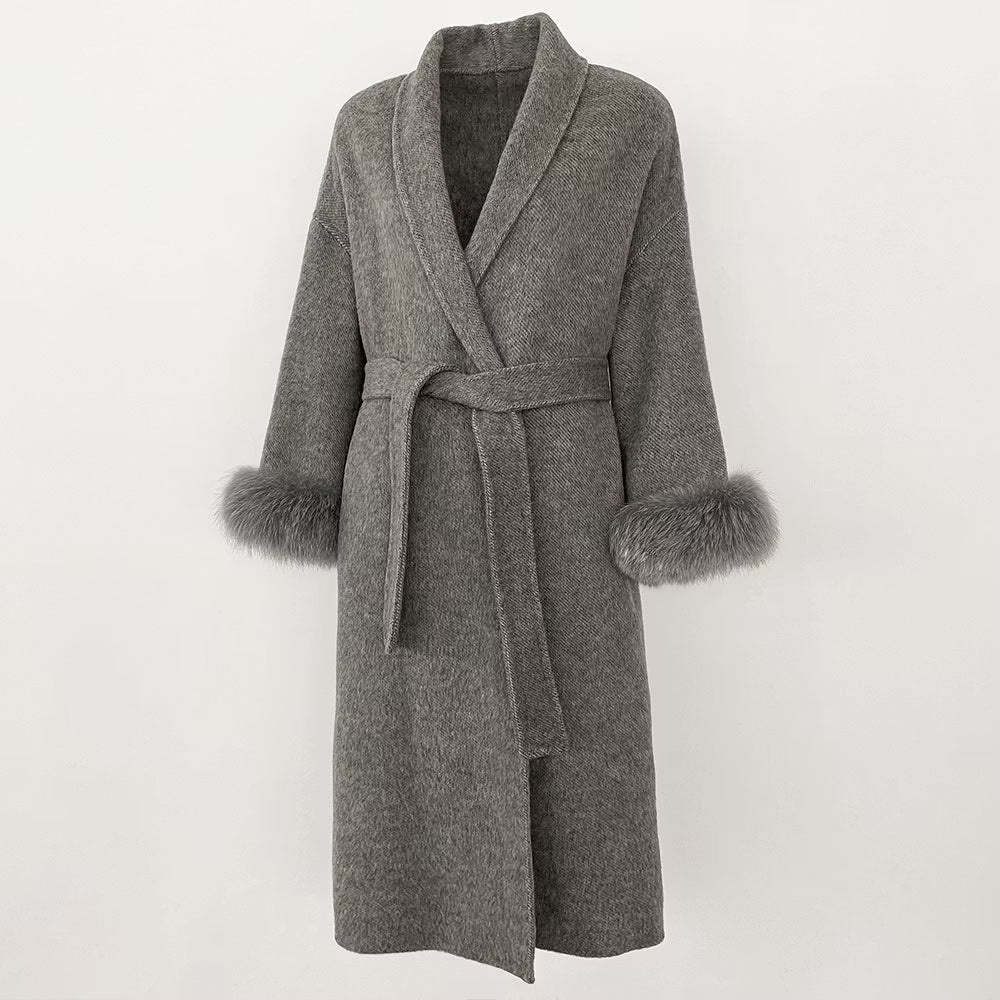 SYDNEY COAT LONG GREY från NordicFurs – lyxig vinterjacka i grå med pälskrage