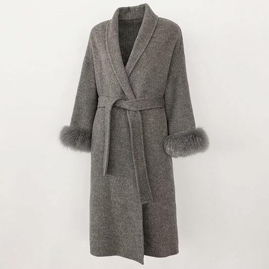 SYDNEY COAT LONG GREY från NordicFurs – lyxig vinterjacka i grå med pälskrage