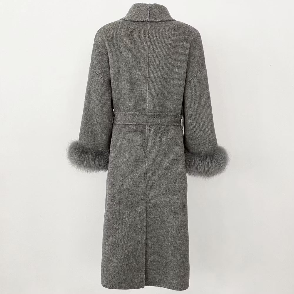 SYDNEY COAT LONG GREY från NordicFurs – lyxig vinterjacka i grå med pälskrage