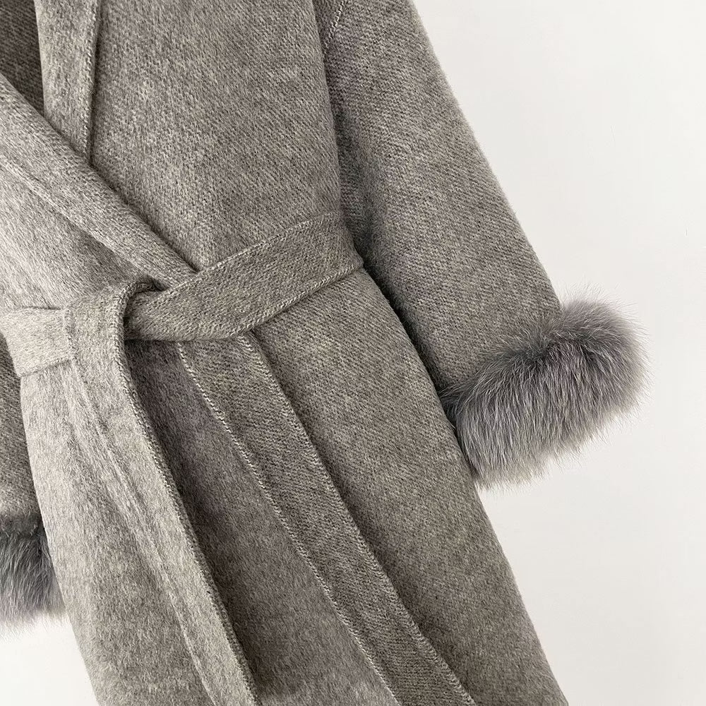 SYDNEY COAT LONG GREY från NordicFurs – lyxig vinterjacka i grå med pälskrage