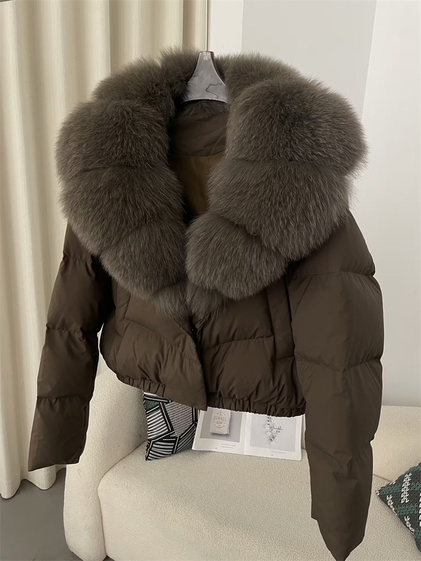 BOMBER JACKET FULL KHAKI från NordicFurs – lyxig vinterjacka i khaki med pälskrage