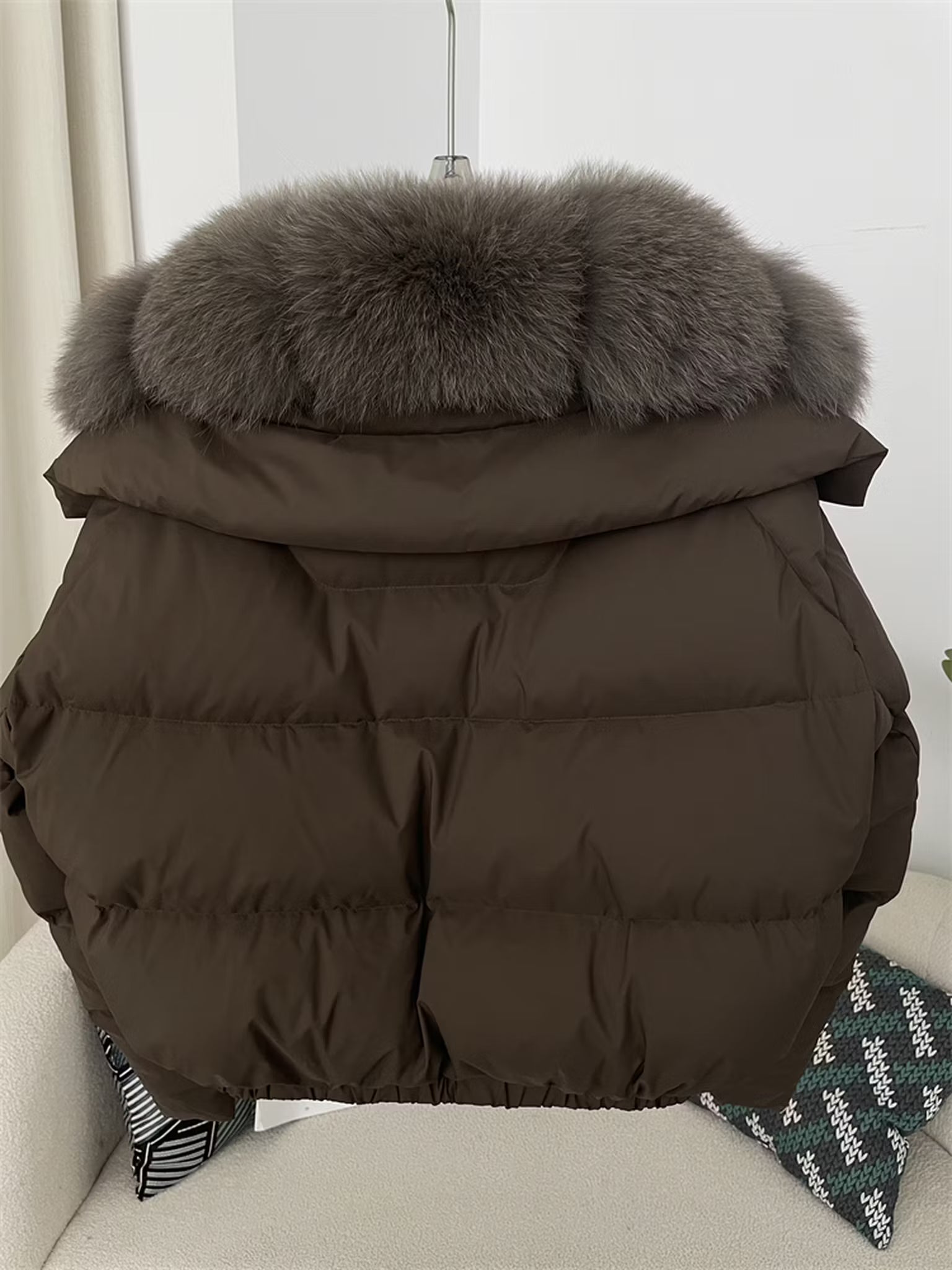 BOMBER JACKET FULL KHAKI från NordicFurs – lyxig vinterjacka i khaki med pälskrage