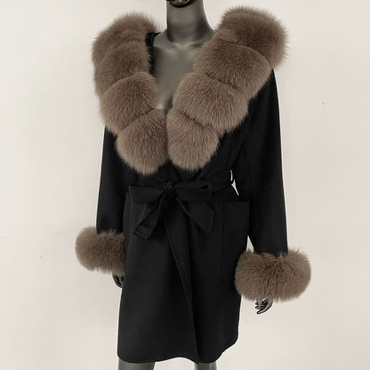 MILA COAT BLACK från NordicFurs – lyxig vinterjacka i svart med pälskrage