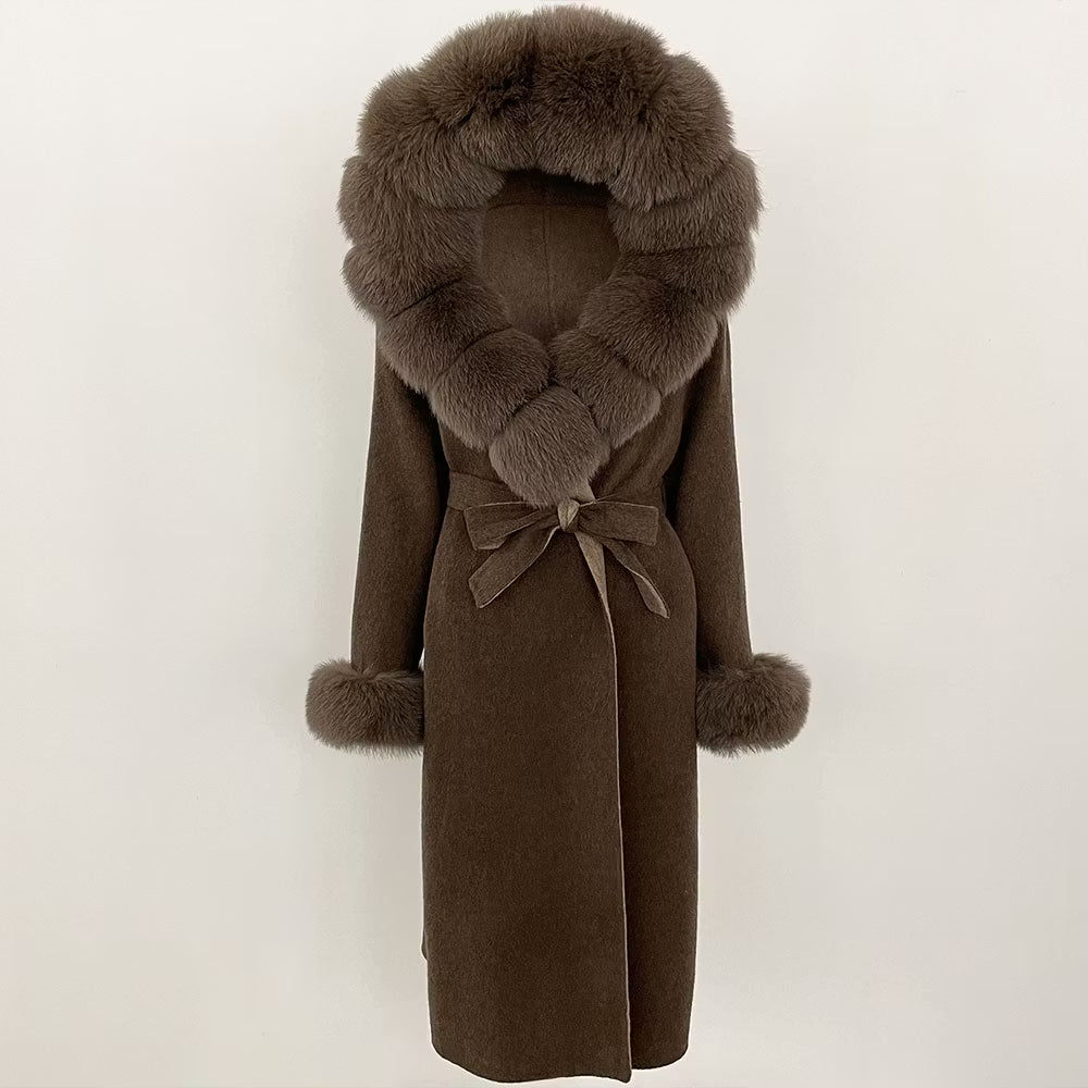 DILARA COAT FULL BROWN från NordicFurs – lyxig vinterjacka i brun med pälskrage