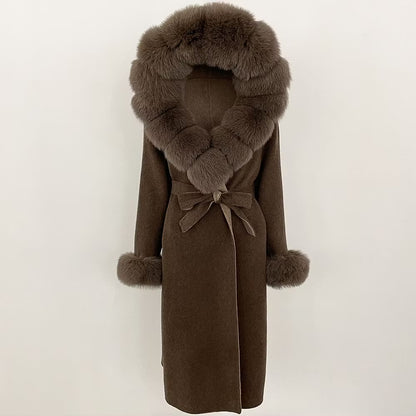 DILARA COAT FULL BROWN från NordicFurs – lyxig vinterjacka i brun med pälskrage