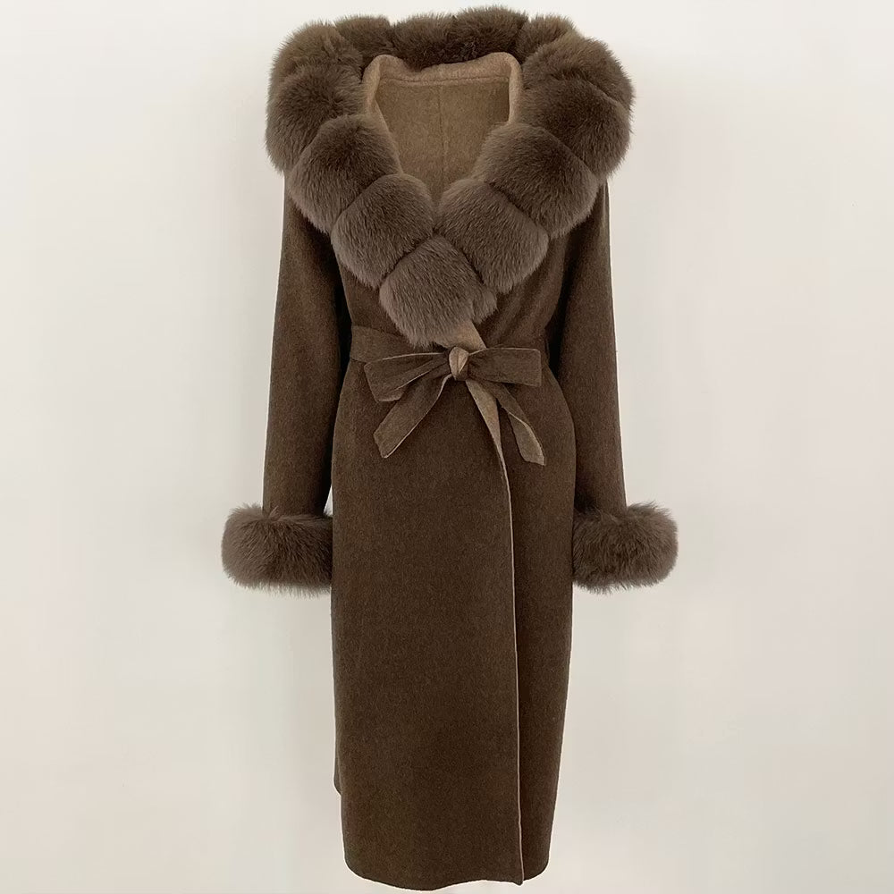 DILARA COAT FULL BROWN från NordicFurs – lyxig vinterjacka i brun med pälskrage
