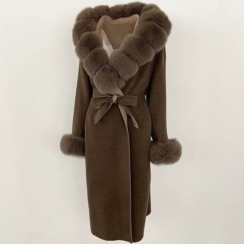 DILARA COAT FULL BROWN från NordicFurs – lyxig vinterjacka i brun med pälskrage