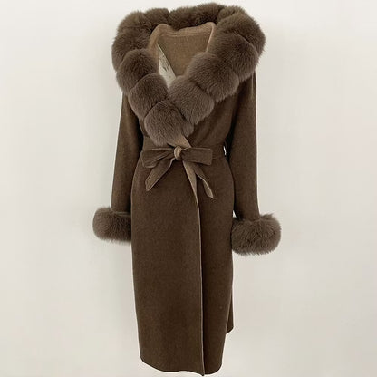 DILARA COAT FULL BROWN från NordicFurs – lyxig vinterjacka i brun med pälskrage