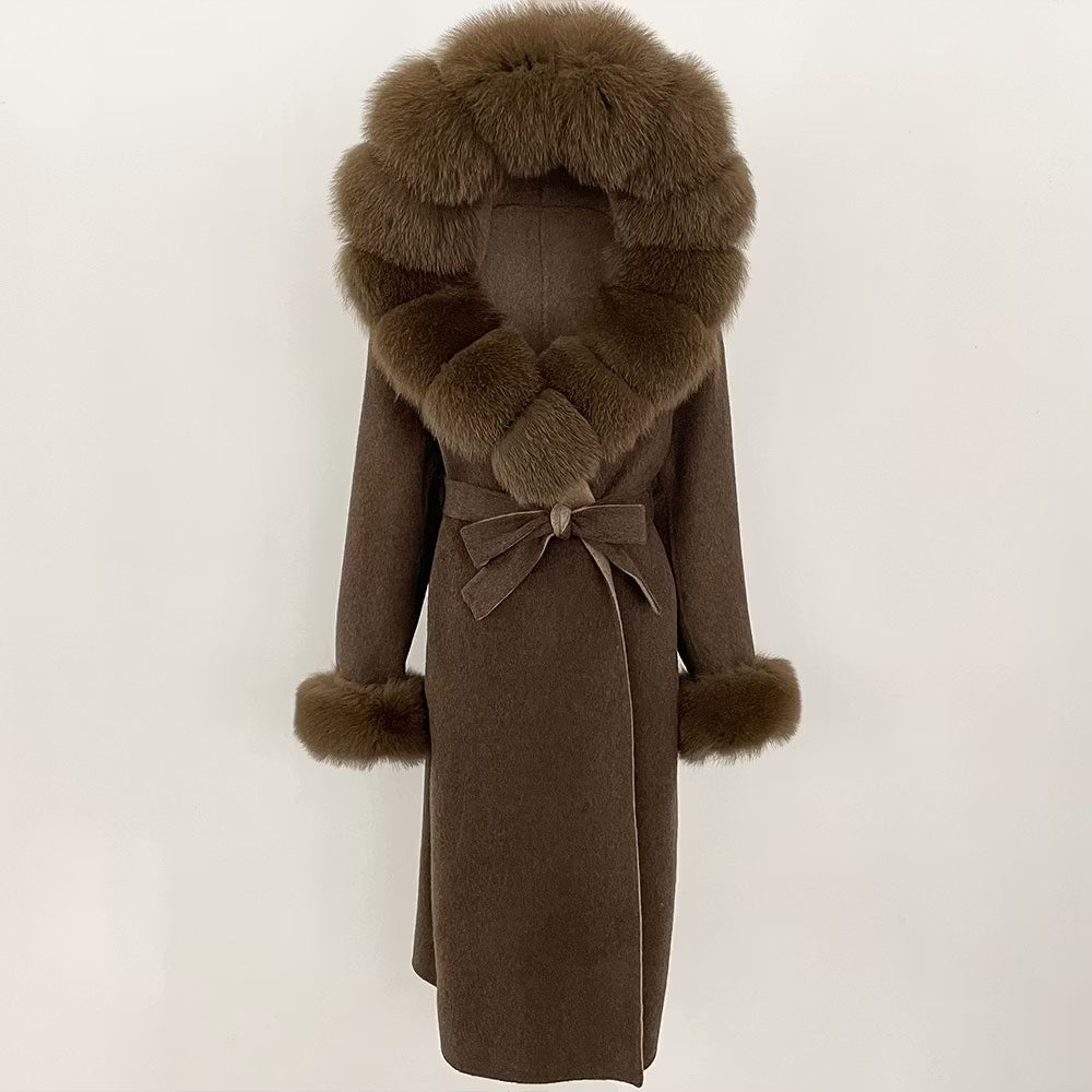 DILARA COAT FULL BROWN från NordicFurs – lyxig vinterjacka i brun med pälskrage