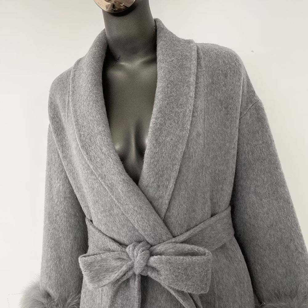 SYDNEY COAT LONG GREY från NordicFurs – lyxig vinterjacka i grå med pälskrage