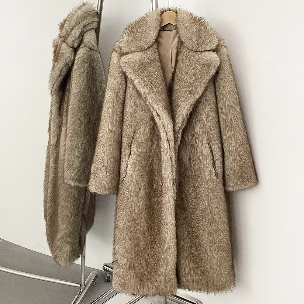 VIENNA COAT CREAM TAN från NordicFurs – lyxig vinterjacka med pälskrage