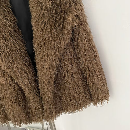 MILLIE SHEARLING FAKE FUR COAT COFFE från NordicFurs – lyxig vinterjacka med pälskrage