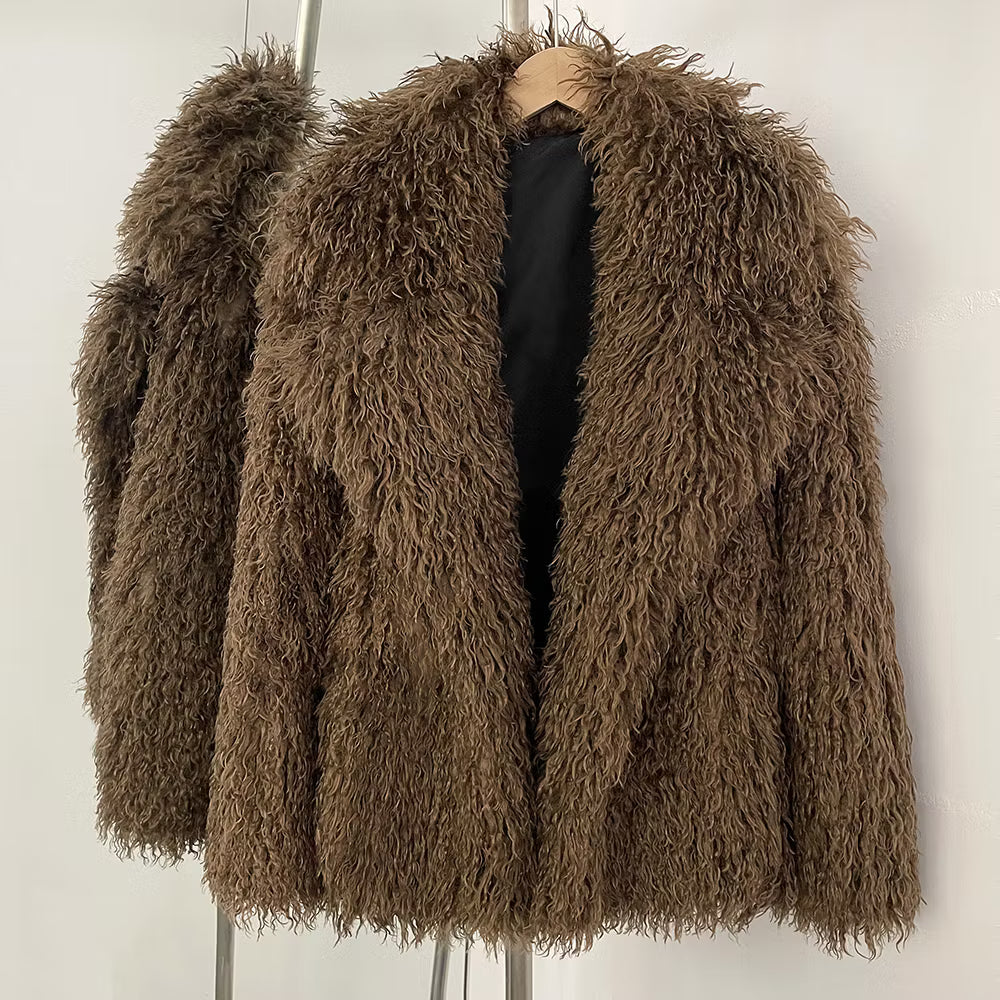 MILLIE SHEARLING FAKE FUR COAT COFFE från NordicFurs – lyxig vinterjacka med pälskrage