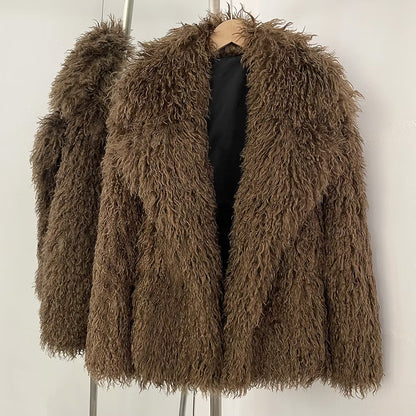 MILLIE SHEARLING FAKE FUR COAT COFFE från NordicFurs – lyxig vinterjacka med pälskrage
