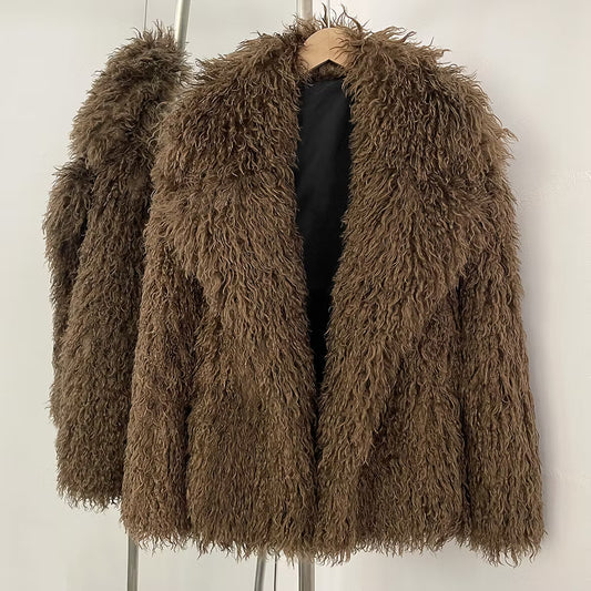 MILLIE SHEARLING FAKE FUR COAT COFFE från NordicFurs – lyxig vinterjacka med pälskrage
