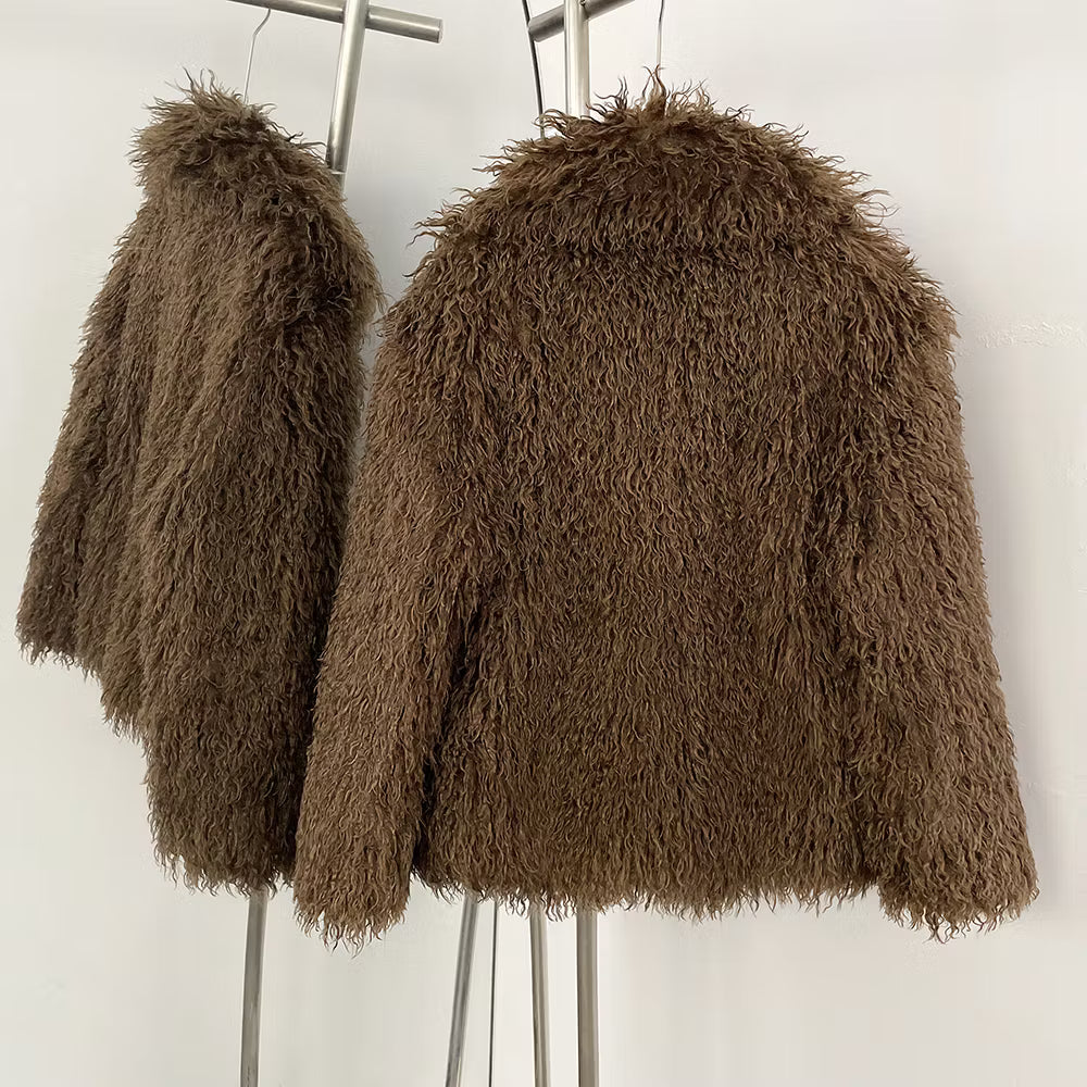 MILLIE SHEARLING FAKE FUR COAT COFFE från NordicFurs – lyxig vinterjacka med pälskrage