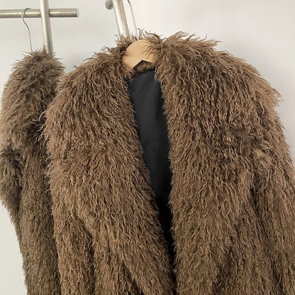 MILLIE SHEARLING FAKE FUR COAT COFFE från NordicFurs – lyxig vinterjacka med pälskrage