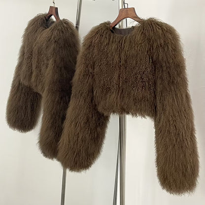 BECCA CROPPED SHEARLING JACKET KHAKI från NordicFurs – lyxig vinterjacka i khaki med pälskrage