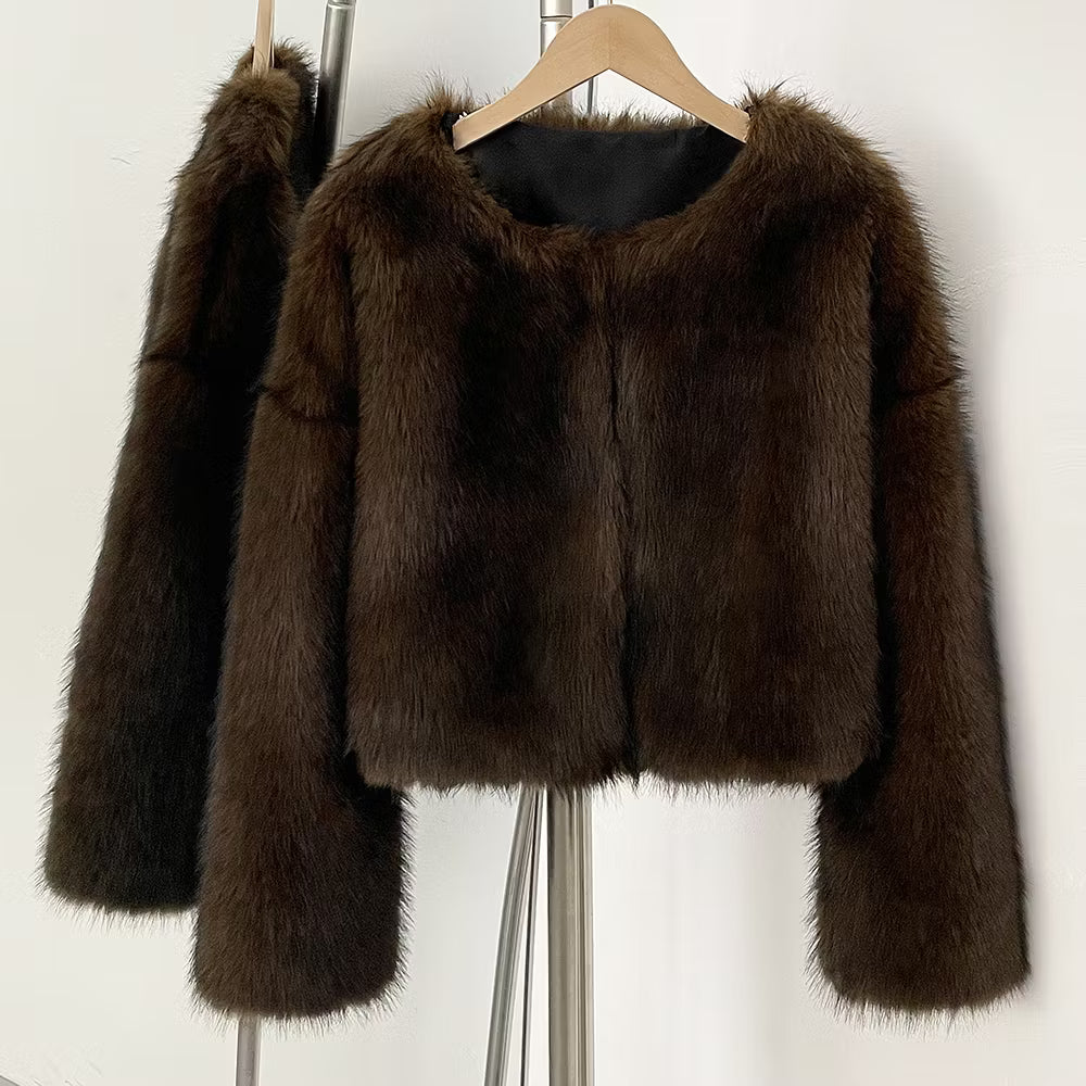 CARA FAKE FUR JACKET BROWN från NordicFurs – lyxig vinterjacka i brun med pälskrage