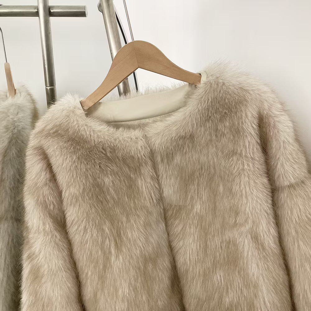 CARA FAKE FUR JACKET CREAM från NordicFurs – lyxig vinterjacka i krämvit med pälskrage