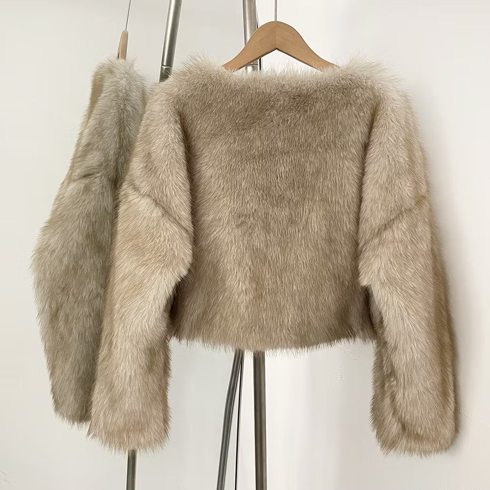 CARA FAKE FUR JACKET CREAM från NordicFurs – lyxig vinterjacka i krämvit med pälskrage