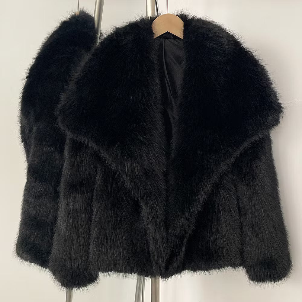 BROOKLYN FAKE FUR COAT BLACK från NordicFurs – lyxig vinterjacka i svart med pälskrage