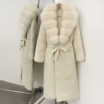 ISOLDE JACKET LONG WHITE från NordicFurs – lyxig vinterjacka i vit med pälskrage