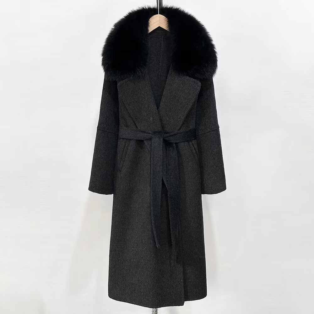 COCO COAT BLACK från NordicFurs – lyxig vinterjacka i svart med pälskrage