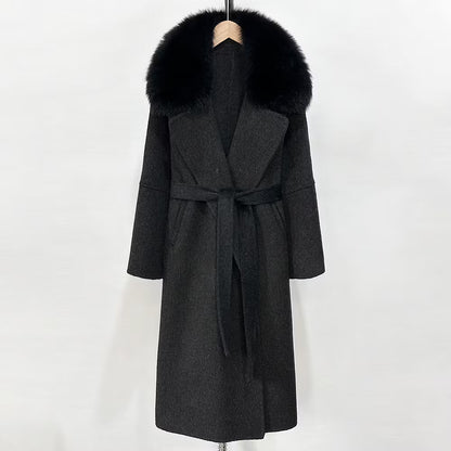 COCO COAT BLACK från NordicFurs – lyxig vinterjacka i svart med pälskrage