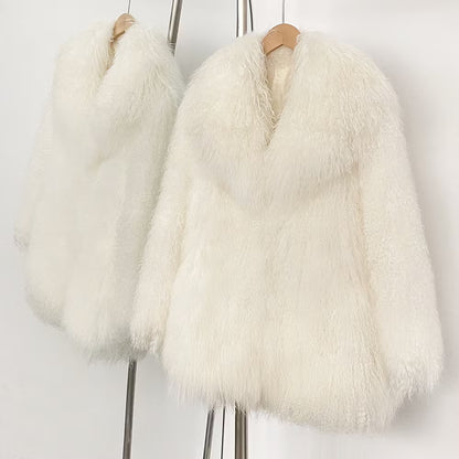 FAYE SHEARLING COAT WHITE från NordicFurs – lyxig vinterjacka i vit med pälskrage