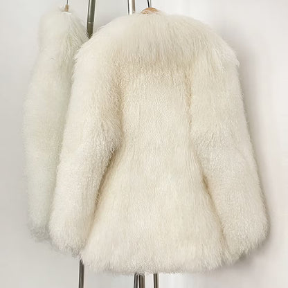 FAYE SHEARLING COAT WHITE från NordicFurs – lyxig vinterjacka i vit med pälskrage
