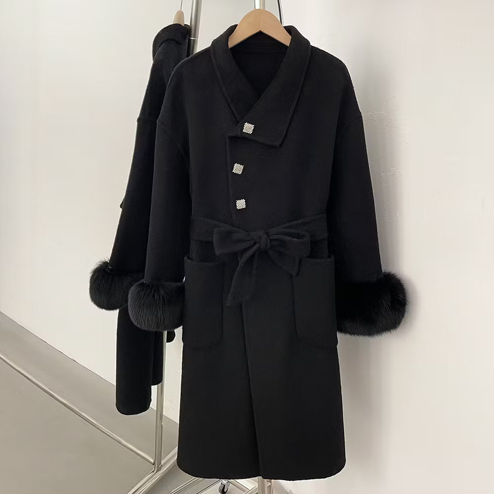 VICTORIA COAT BLACK från NordicFurs – lyxig vinterjacka i svart med pälskrage