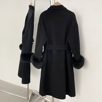 VICTORIA COAT BLACK från NordicFurs – lyxig vinterjacka i svart med pälskrage