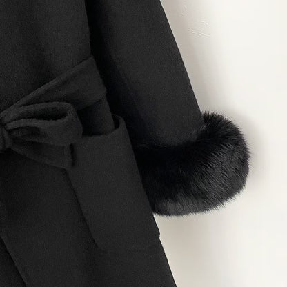 VICTORIA COAT BLACK från NordicFurs – lyxig vinterjacka i svart med pälskrage